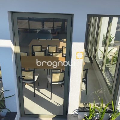 Apartamento com 65m², 2 quartos (sendo 2 suítes), 2 garagens, no bairro Jurerê Internacional em Florianópolis