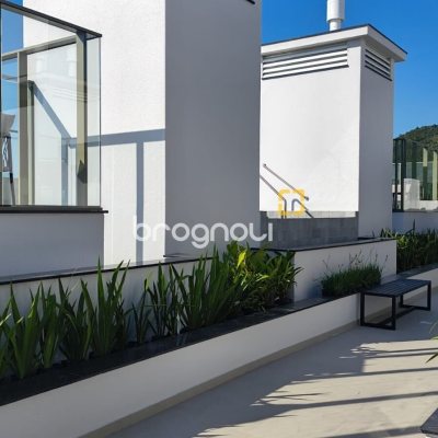 Apartamento com 65m², 2 quartos (sendo 2 suítes), 2 garagens, no bairro Jurerê Internacional em Florianópolis