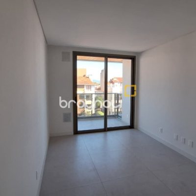 Apartamento com 65m², 2 quartos (sendo 2 suítes), 2 garagens, no bairro Jurerê Internacional em Florianópolis