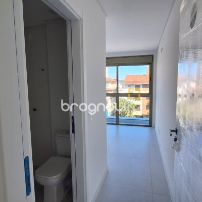 Apartamento com 65m², 2 quartos (sendo 2 suítes), 2 garagens, no bairro Jurerê Internacional em Florianópolis