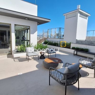 Apartamento com 65m², 2 quartos (sendo 2 suítes), 2 garagens, no bairro Jurerê Internacional em Florianópolis