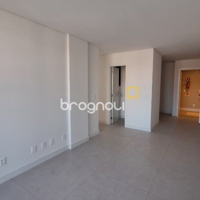 Apartamento com 65m², 2 quartos (sendo 2 suítes), 2 garagens, no bairro Jurerê Internacional em Florianópolis