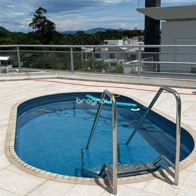 Cobertura com 226m², 3 quartos (sendo 2 suítes), 2 garagens, no bairro Jurerê Internacional em Florianópolis