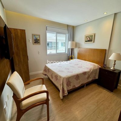 Cobertura com 226m², 3 quartos (sendo 2 suítes), 2 garagens, no bairro Jurerê Internacional em Florianópolis