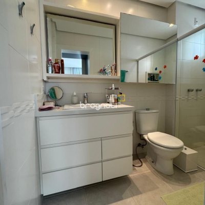 Cobertura com 226m², 3 quartos (sendo 2 suítes), 2 garagens, no bairro Jurerê Internacional em Florianópolis