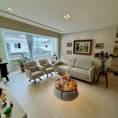 Cobertura com 226m², 3 quartos (sendo 2 suítes), 2 garagens, no bairro Jurerê Internacional em Florianópolis