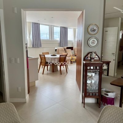 Cobertura com 226m², 3 quartos (sendo 2 suítes), 2 garagens, no bairro Jurerê Internacional em Florianópolis
