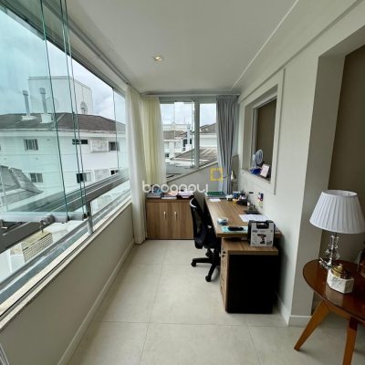 Cobertura com 226m², 3 quartos (sendo 2 suítes), 2 garagens, no bairro Jurerê Internacional em Florianópolis