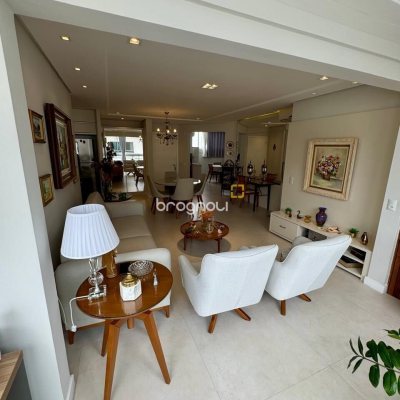 Cobertura com 226m², 3 quartos (sendo 2 suítes), 2 garagens, no bairro Jurerê Internacional em Florianópolis