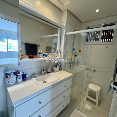 Cobertura com 226m², 3 quartos (sendo 2 suítes), 2 garagens, no bairro Jurerê Internacional em Florianópolis