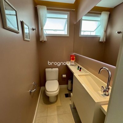 Cobertura com 226m², 3 quartos (sendo 2 suítes), 2 garagens, no bairro Jurerê Internacional em Florianópolis