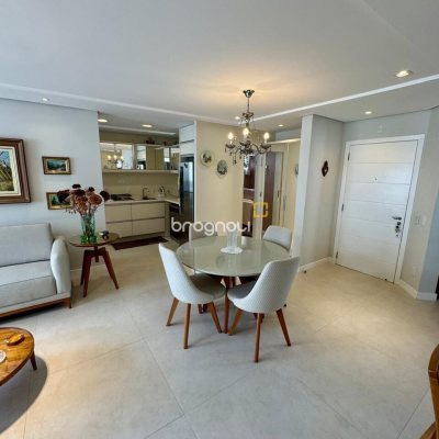 Cobertura com 226m², 3 quartos (sendo 2 suítes), 2 garagens, no bairro Jurerê Internacional em Florianópolis