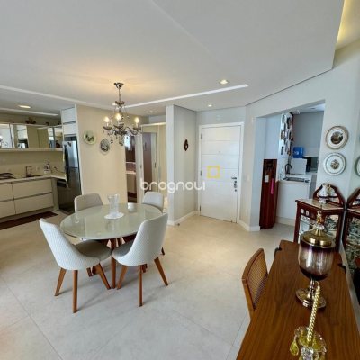 Cobertura com 226m², 3 quartos (sendo 2 suítes), 2 garagens, no bairro Jurerê Internacional em Florianópolis