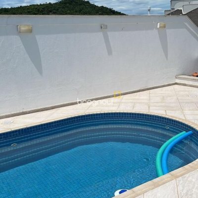 Cobertura com 226m², 3 quartos (sendo 2 suítes), 2 garagens, no bairro Jurerê Internacional em Florianópolis