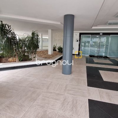 Cobertura com 226m², 3 quartos (sendo 2 suítes), 2 garagens, no bairro Jurerê Internacional em Florianópolis
