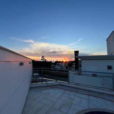 Cobertura com 226m², 3 quartos (sendo 2 suítes), 2 garagens, no bairro Jurerê Internacional em Florianópolis