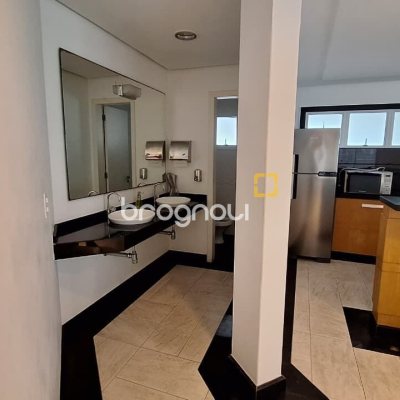 Cobertura com 226m², 3 quartos (sendo 2 suítes), 2 garagens, no bairro Jurerê Internacional em Florianópolis