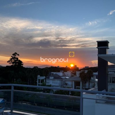 Cobertura com 226m², 3 quartos (sendo 2 suítes), 2 garagens, no bairro Jurerê Internacional em Florianópolis