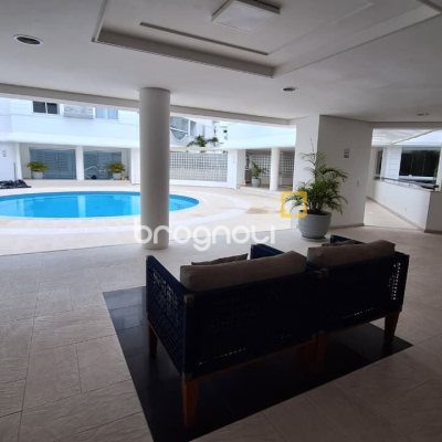 Cobertura com 226m², 3 quartos (sendo 2 suítes), 2 garagens, no bairro Jurerê Internacional em Florianópolis