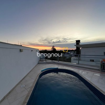 Cobertura com 226m², 3 quartos (sendo 2 suítes), 2 garagens, no bairro Jurerê Internacional em Florianópolis