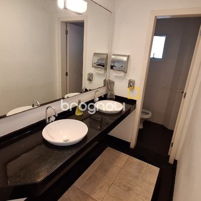 Cobertura com 226m², 3 quartos (sendo 2 suítes), 2 garagens, no bairro Jurerê Internacional em Florianópolis