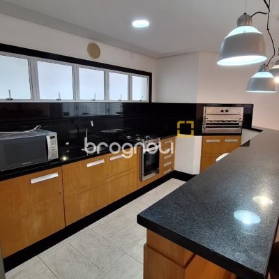 Cobertura com 226m², 3 quartos (sendo 2 suítes), 2 garagens, no bairro Jurerê Internacional em Florianópolis