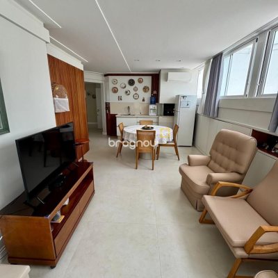 Cobertura com 226m², 3 quartos (sendo 2 suítes), 2 garagens, no bairro Jurerê Internacional em Florianópolis