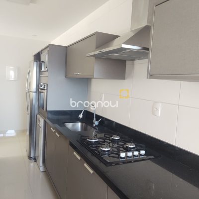 Apartamento com 86m², 3 quartos (sendo 3 suítes), 1 garagem, no bairro Jurerê em Florianópolis