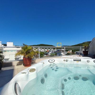 Cobertura com 224m², 3 quartos (sendo 3 suítes), 2 garagens, no bairro Jurerê Internacional em Florianópolis