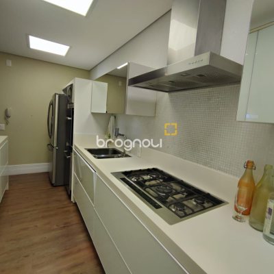 Cobertura com 224m², 3 quartos (sendo 3 suítes), 2 garagens, no bairro Jurerê Internacional em Florianópolis