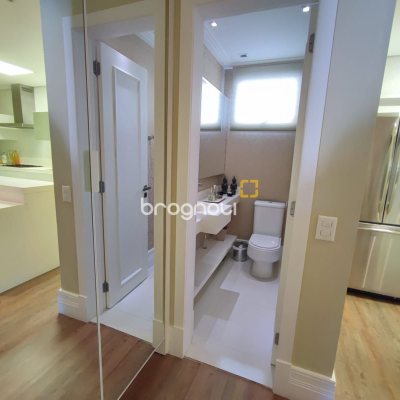 Cobertura com 224m², 3 quartos (sendo 3 suítes), 2 garagens, no bairro Jurerê Internacional em Florianópolis