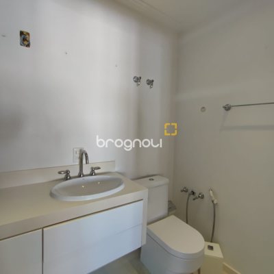 Cobertura com 224m², 3 quartos (sendo 3 suítes), 2 garagens, no bairro Jurerê Internacional em Florianópolis