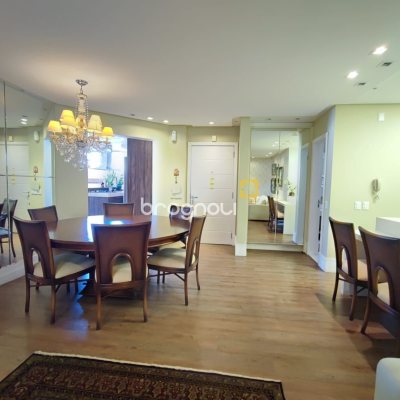 Cobertura com 224m², 3 quartos (sendo 3 suítes), 2 garagens, no bairro Jurerê Internacional em Florianópolis