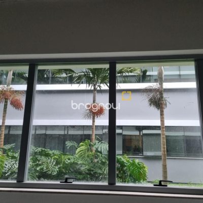Sala com 26m², 2 garagens, no bairro Saco Grande em Florianópolis
