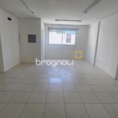 Sala com 41m², no bairro Córrego Grande em Florianópolis