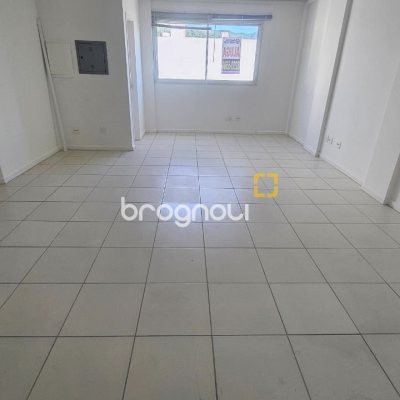 Sala com 41m², no bairro Córrego Grande em Florianópolis