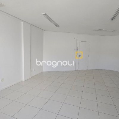Sala com 41m², no bairro Córrego Grande em Florianópolis