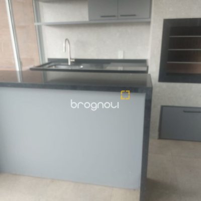 Casa com 250m², 4 quartos (sendo 4 suítes), 3 garagens, no bairro Centro em Florianópolis