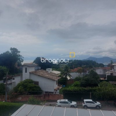 Casa com 250m², 4 quartos (sendo 4 suítes), 3 garagens, no bairro Centro em Florianópolis