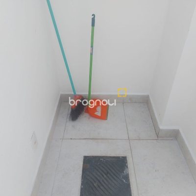 Casa com 250m², 4 quartos (sendo 4 suítes), 3 garagens, no bairro Centro em Florianópolis