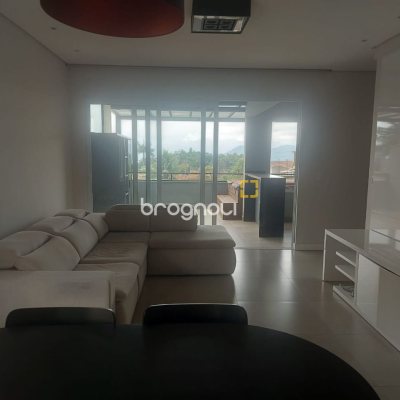 Casa com 250m², 4 quartos (sendo 4 suítes), 3 garagens, no bairro Centro em Florianópolis