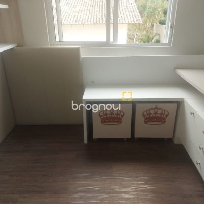 Casa com 250m², 4 quartos (sendo 4 suítes), 3 garagens, no bairro Centro em Florianópolis