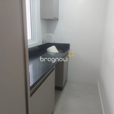 Casa com 250m², 4 quartos (sendo 4 suítes), 3 garagens, no bairro Centro em Florianópolis