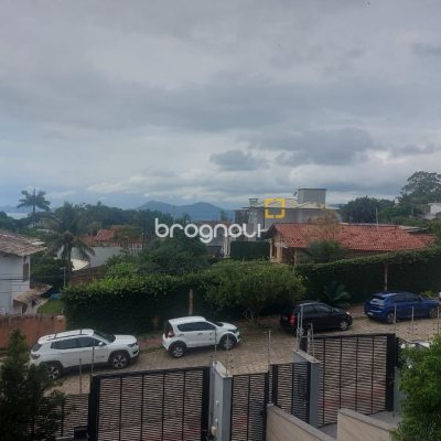 Casa com 250m², 4 quartos (sendo 4 suítes), 3 garagens, no bairro Centro em Florianópolis