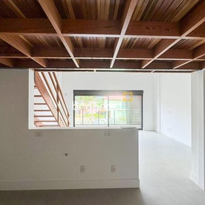 Loft com 53m², 1 quarto, 1 garagem, no bairro Monte Verde em Florianópolis