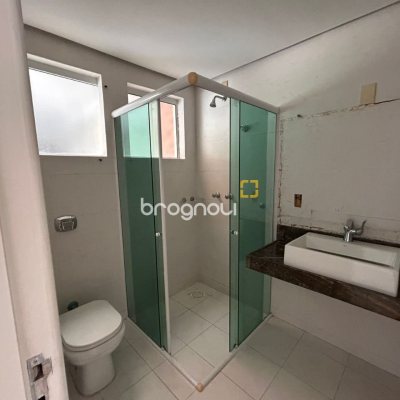 Cobertura com 263m², 4 quartos (sendo 2 suítes), 2 garagens, no bairro Córrego Grande em Florianópolis