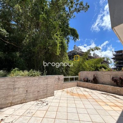 Cobertura com 263m², 4 quartos (sendo 2 suítes), 2 garagens, no bairro Córrego Grande em Florianópolis