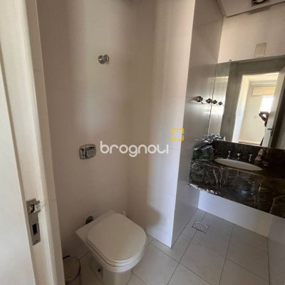 Cobertura com 263m², 4 quartos (sendo 2 suítes), 2 garagens, no bairro Córrego Grande em Florianópolis