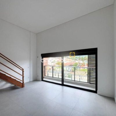 Loft com 56m², 1 quarto, 1 garagem, no bairro Monte Verde em Florianópolis