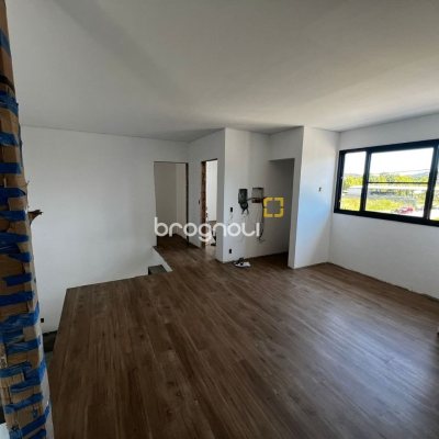 Casa com 165m², 2 quartos (sendo 2 suítes), 2 garagens, no bairro Canasvieiras em Florianópolis